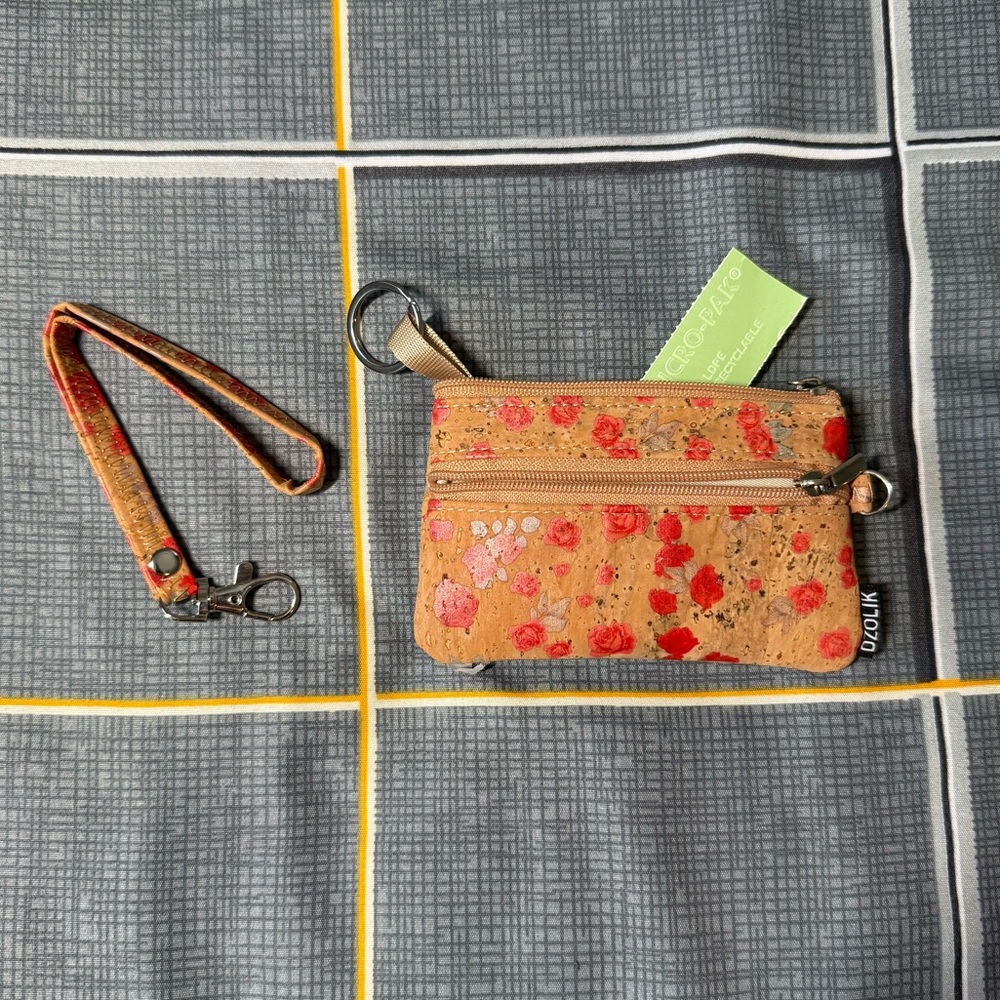👜NWT DZOLIK Cork Wallet with Red Floral Design